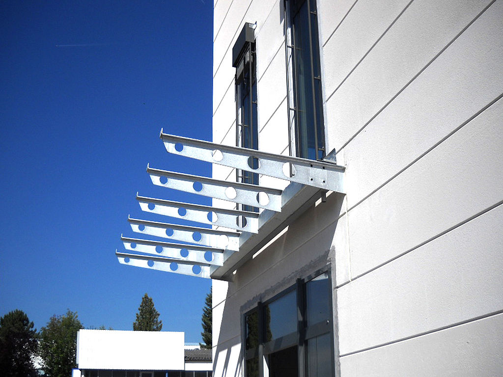 Vordachkonstruktion an einer Gasbetonhalle und Porenbetonhalle von Schreiber