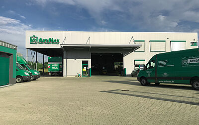 Produktionshalle mit Büroeinbau für Artimax von Schreiber Stahlbau