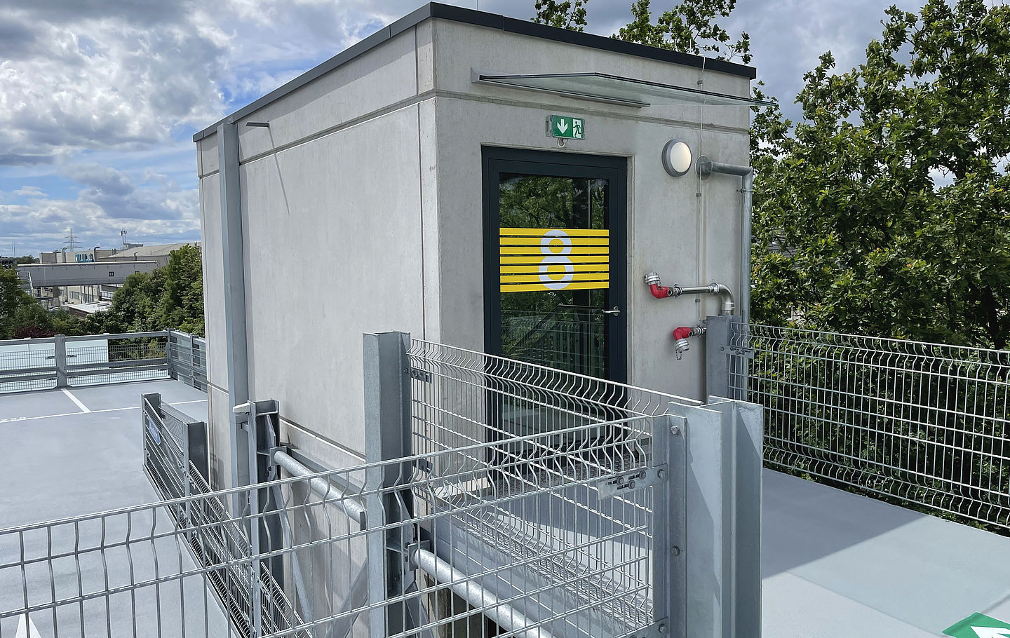 Parkhaus Vaillant in Remscheid gebaut von Schreiber Stahlbau - Treppenhaus