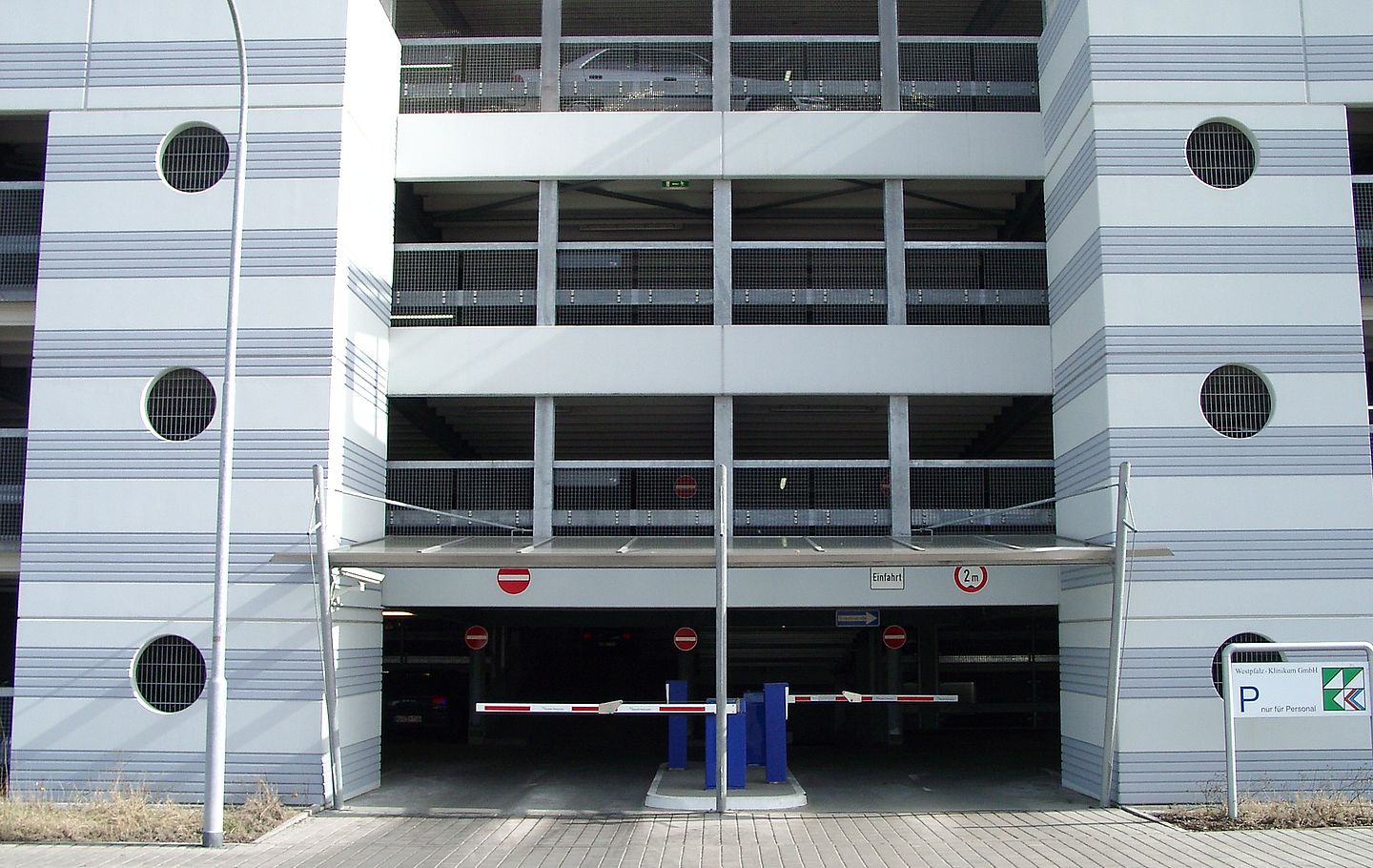 Stahlbetonfertigteilfassade eines Parkhauses von Schreiber Stahlbau in Kaiserslautern