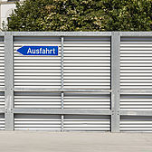 Feuerverzinkte Stahlkonstruktion als Unterkonstruktion der Fassade eines Schreiber Stahlbau Parkdecks