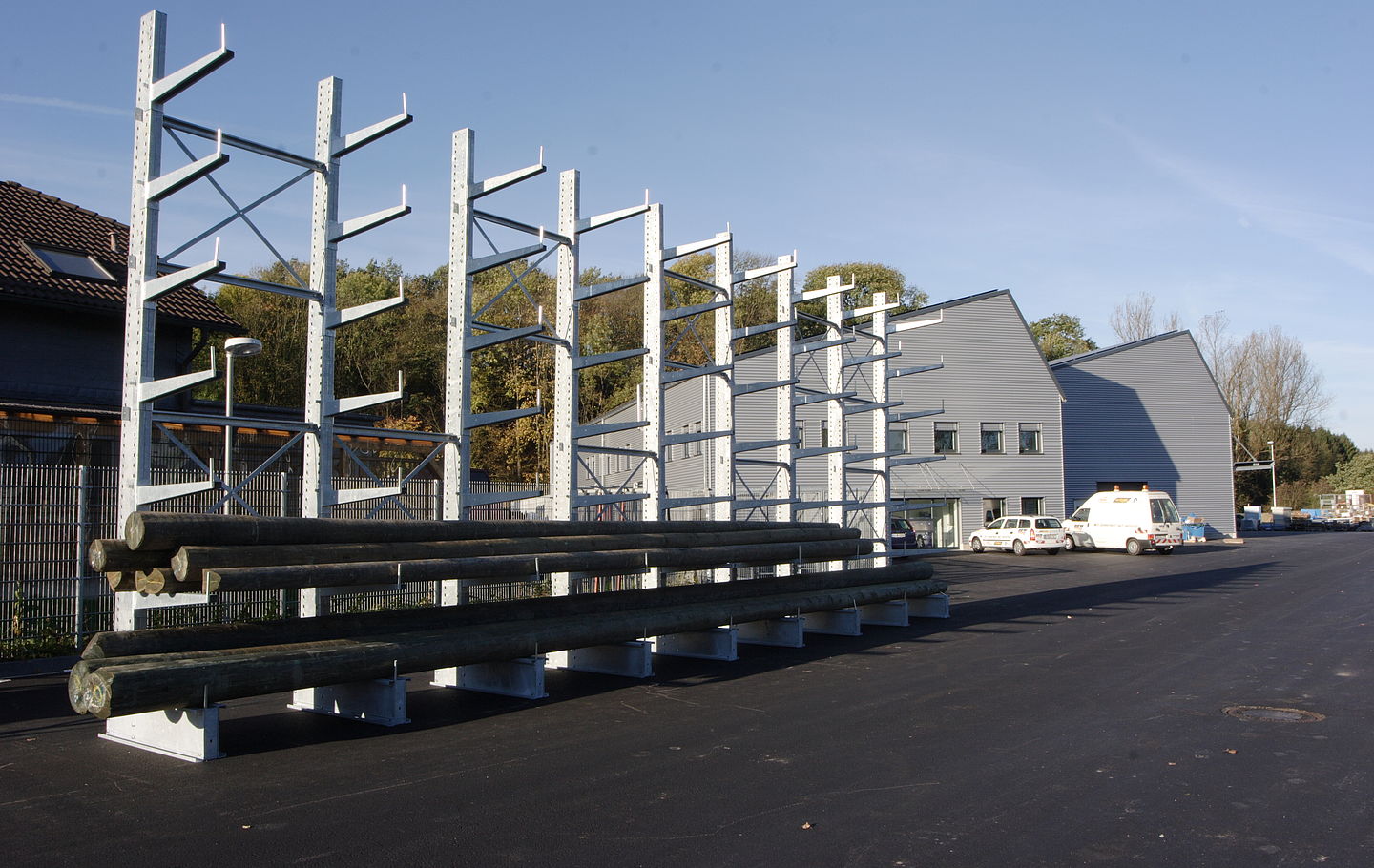 Büroneubau mit Aluminiumfassade und angegliederter Lagerhalle für die BEW in Wipperfürtht