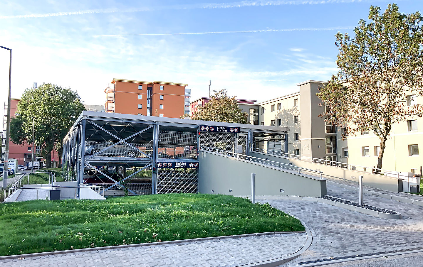 Anwohner-Parkhaus Eicker Wiesen Moers Schreiber Stahlbau Einfahrt