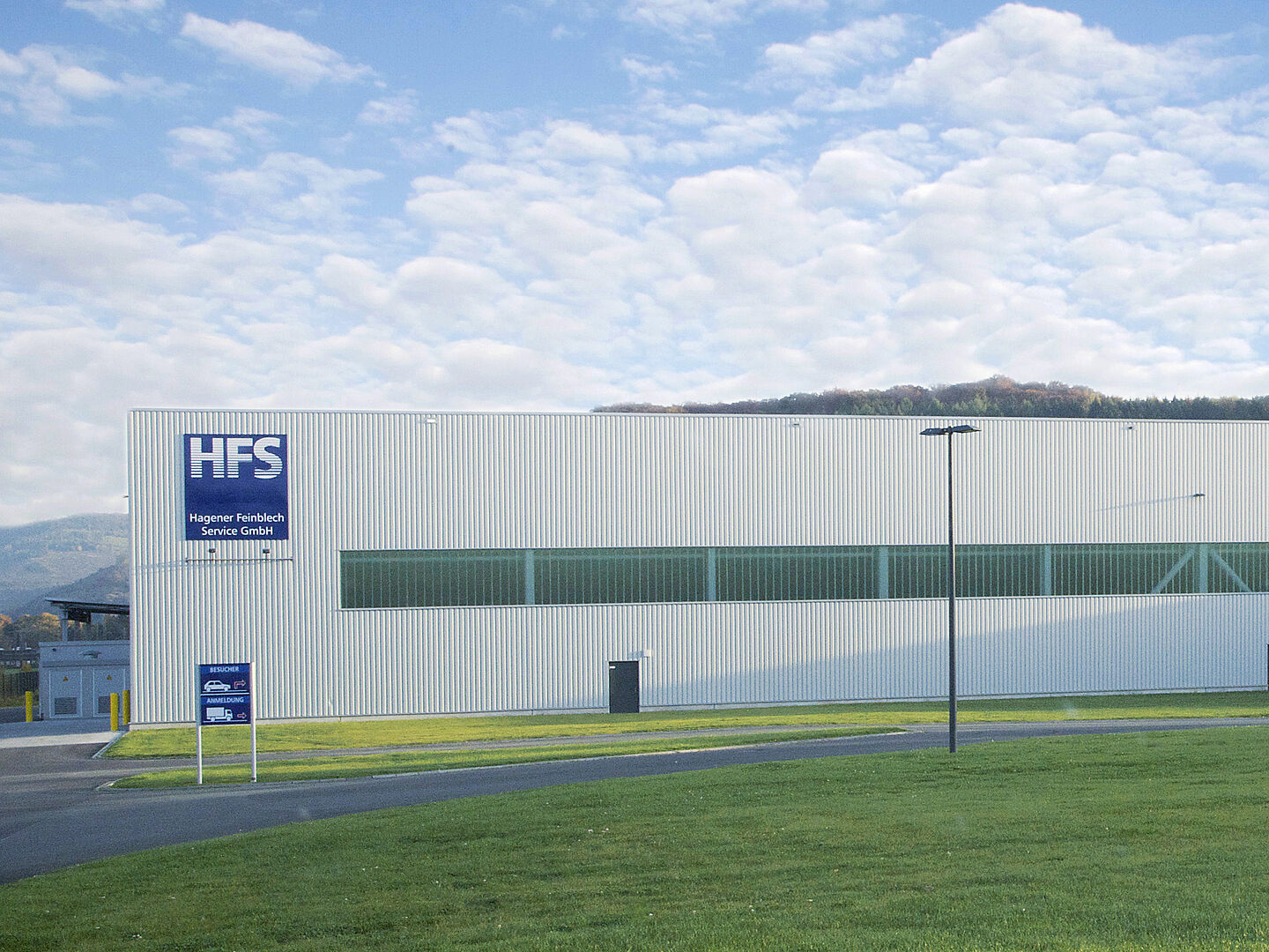 Lagerhalle und Logistikhalle für den Stahlhandel Hagener Feinblech von Schreiber Stahlbau