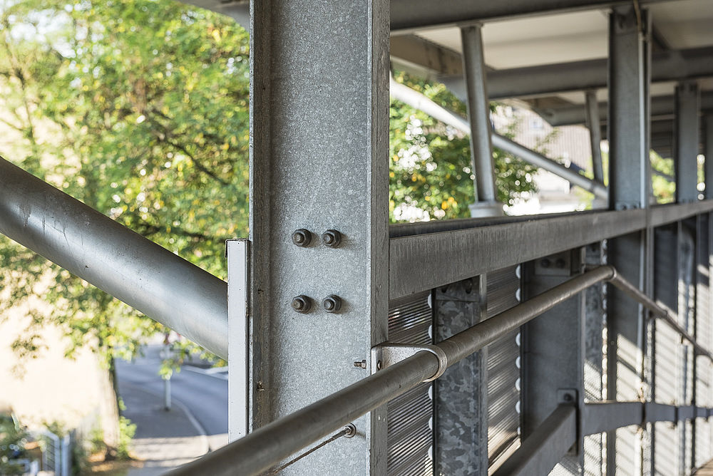 Parkhaus Stahlkonstruktion im Bereich der Rampe des Parkhausbaus von Schreiber Stahlbau