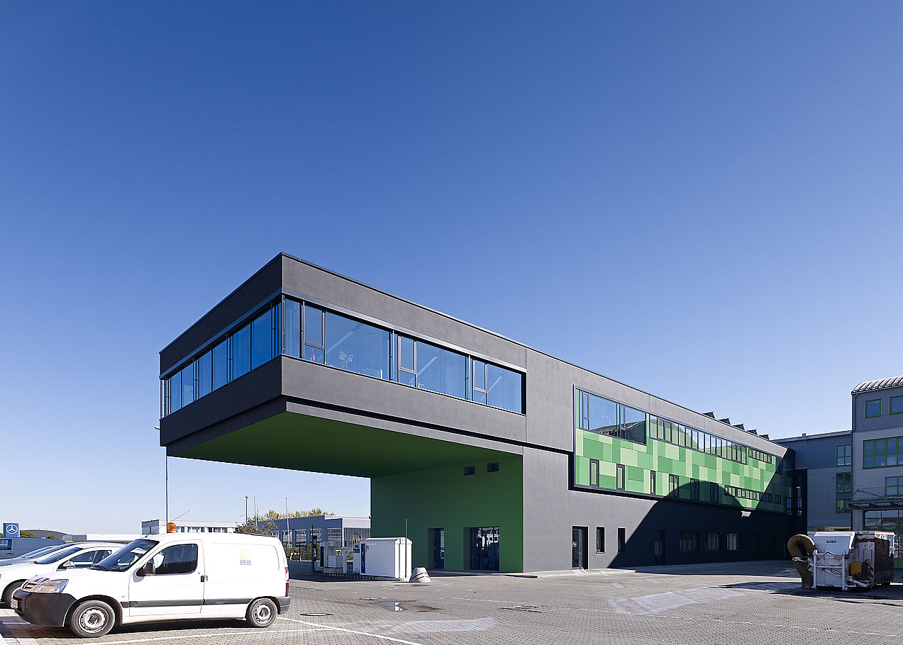 Stahlkonstruktion von Schreiber Stahlbau als Tragwerk für den Gewerbeneubau mit Büro in Bochum