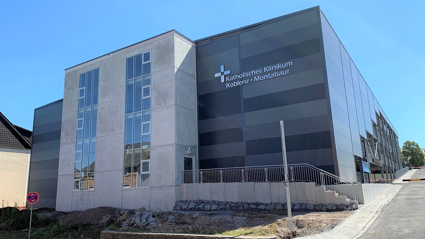 Neues Parkhaus Katholisches Klinikum Koblenz-Montabaur gebaut von Schreiber Stahlbau