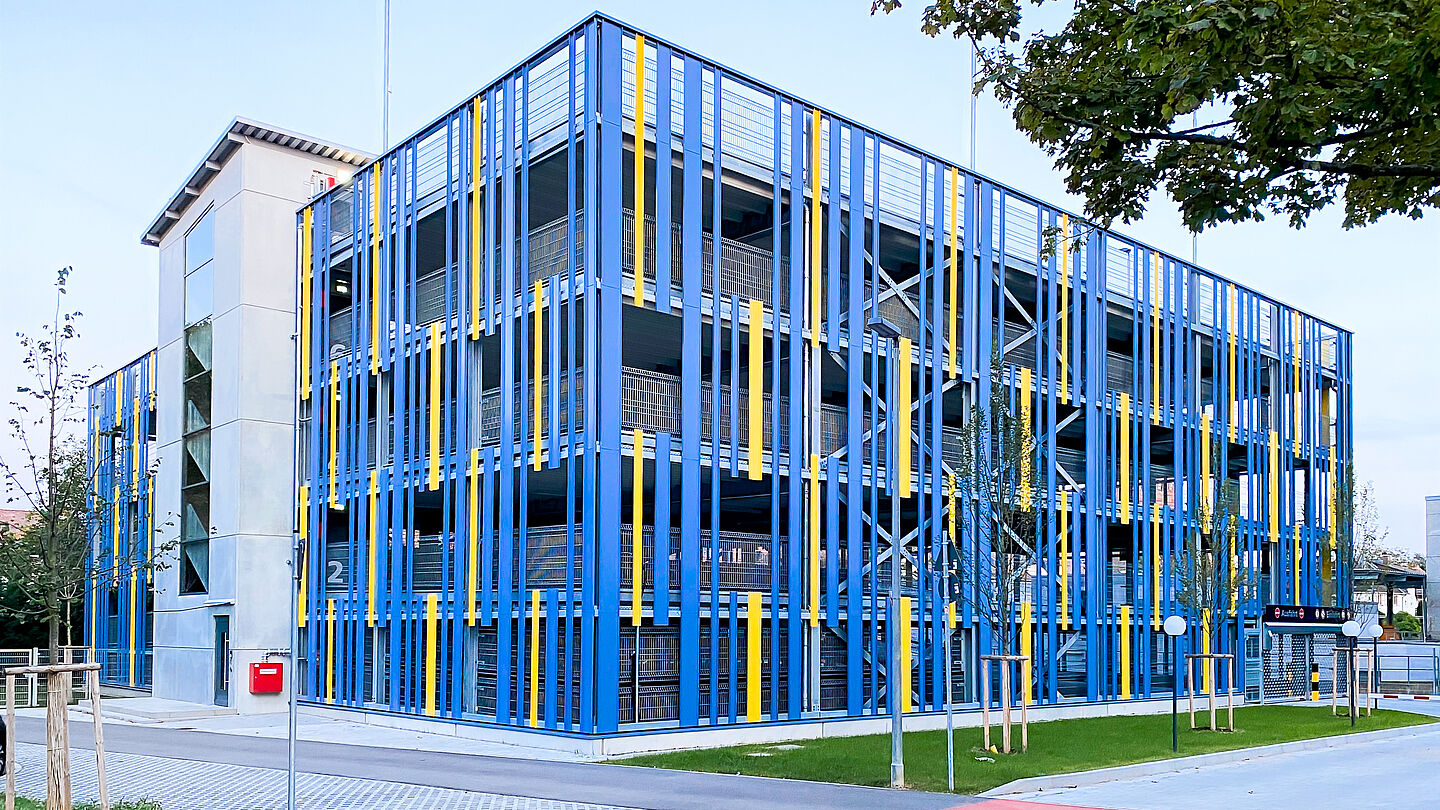 DRV Speyer Mitarbeiter Parkhaus von Schreiber Stahlbau mit 10 Halbgeschossen