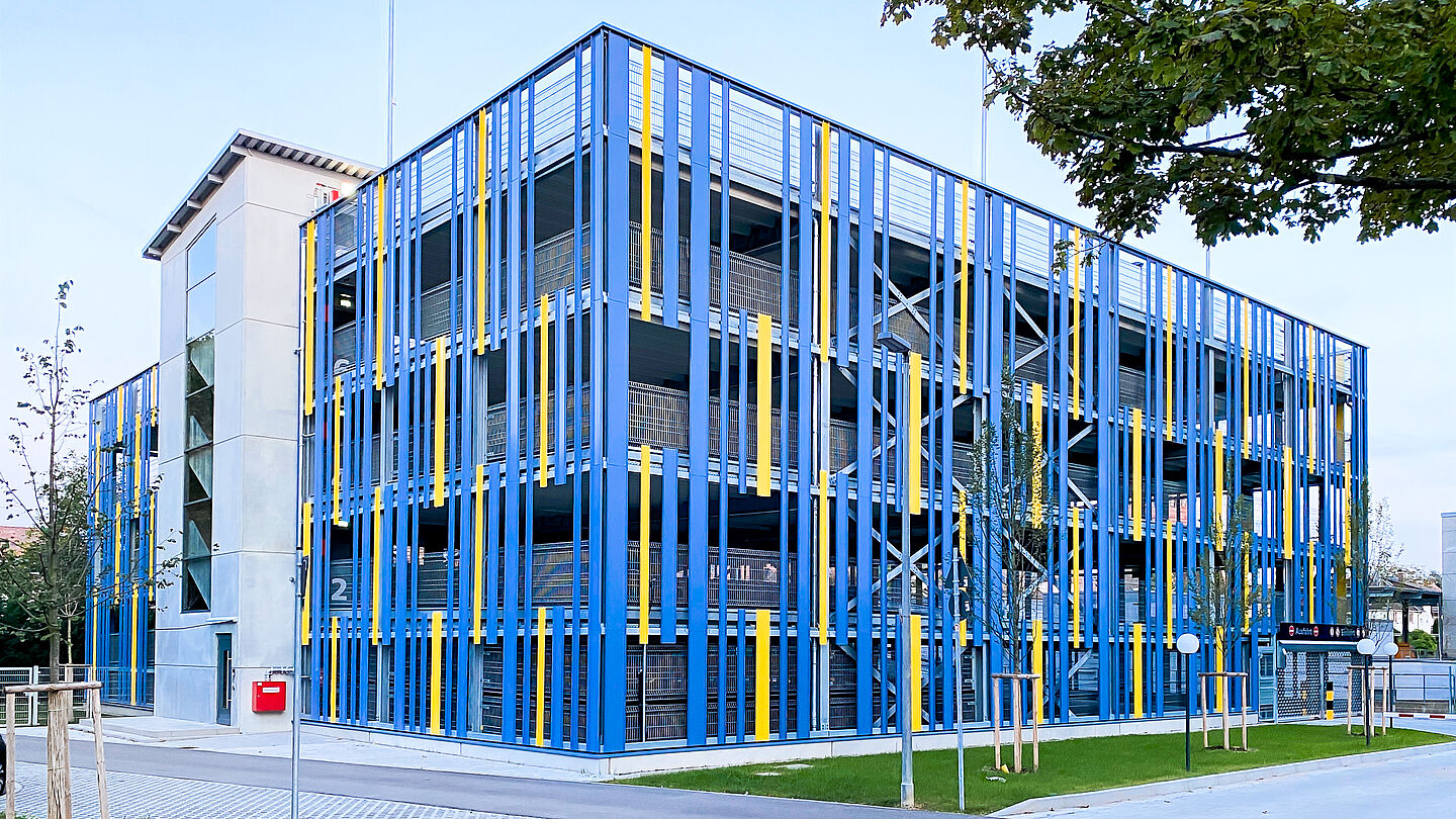 DRV Speyer Mitarbeiter Parkhaus von Schreiber Stahlbau mit 10 Halbgeschossen