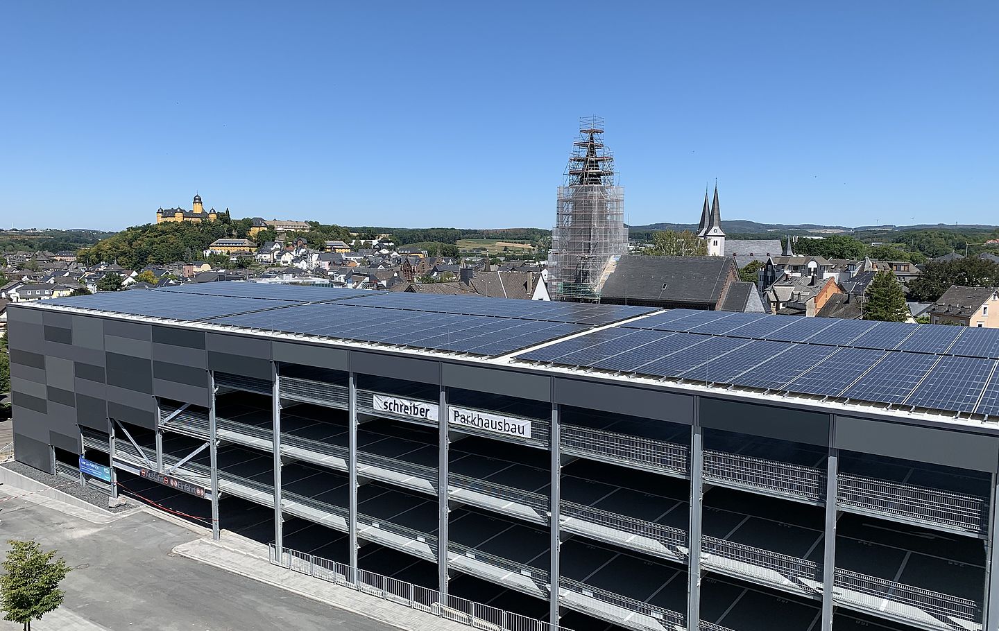 Neues Parkhaus Katholisches Klinikum Koblenz-Montabaur gebaut von Schreiber Stahlbau Außenansicht