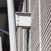 System Parkhaus Fassade als Aluminiumwelle mit vertikalen Lisenen erstellt von Schreiber Stahlbau