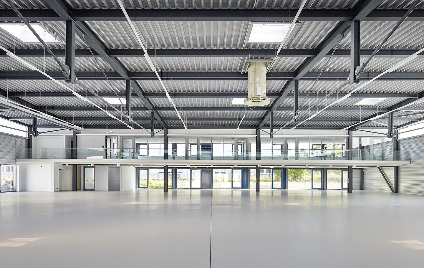 Stahlfachwerkkonstruktion in einer Ausstellungshalle erstellt von Schreiber Stahlbau