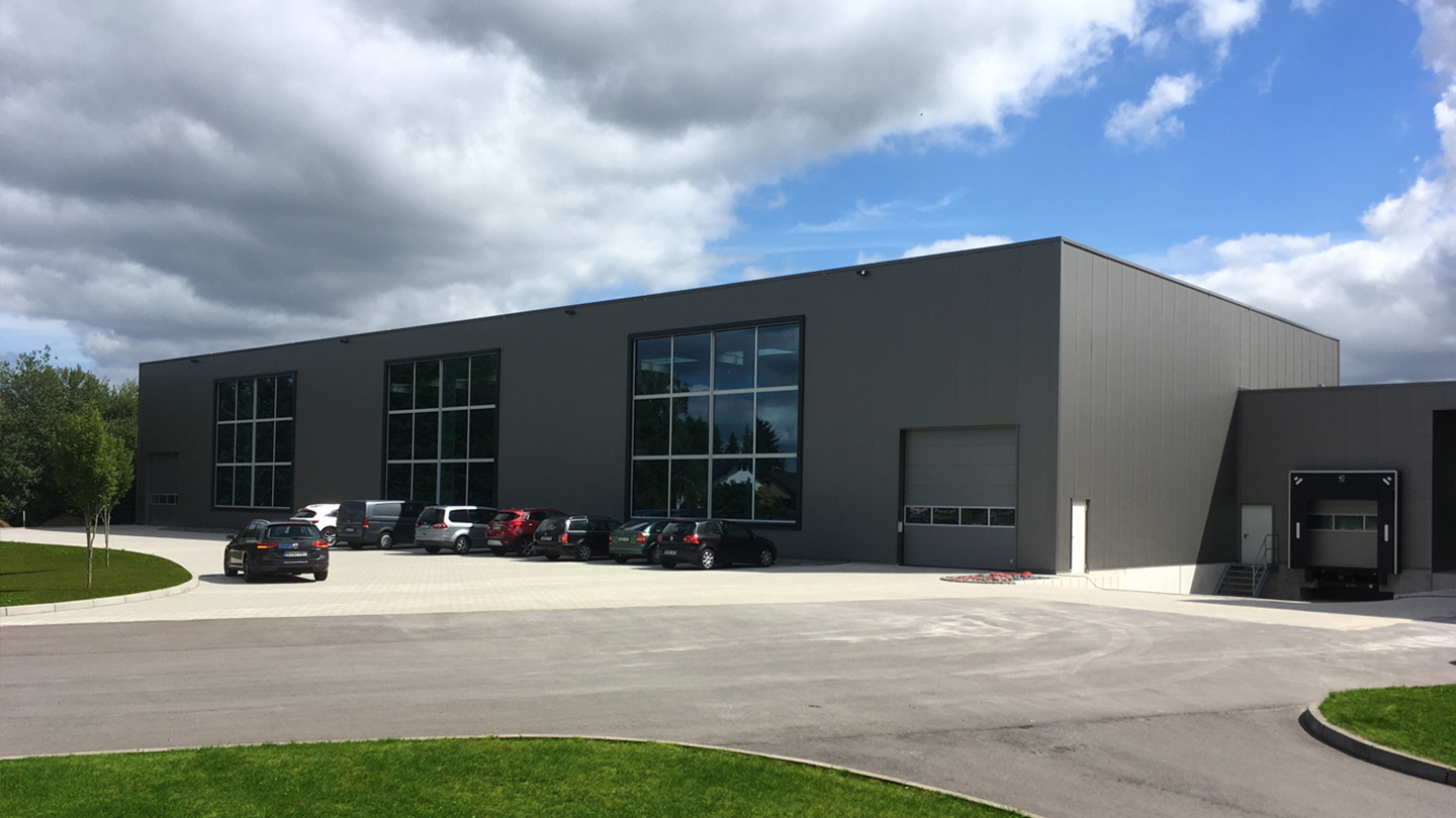 Nordiska Gewerbehalle mit Lager- und Ausstellungsfläche von Schreiber Stahlbau in Gummersbach