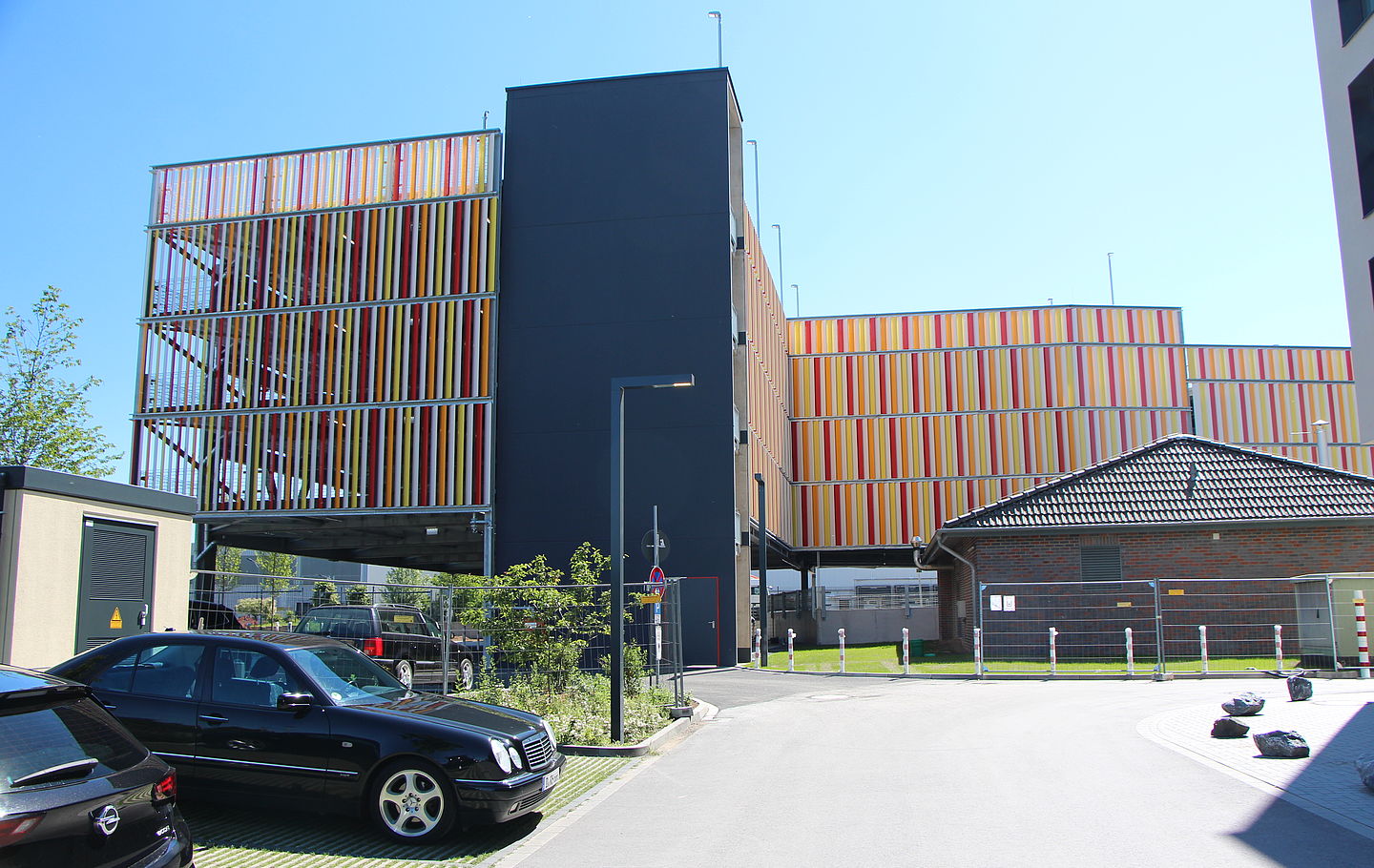 Parkhaus für die DIVAG LO7 Projektentwicklungsgesellschaft in Monheim gebaut von Schreiber Stahlbau Ansicht Seite