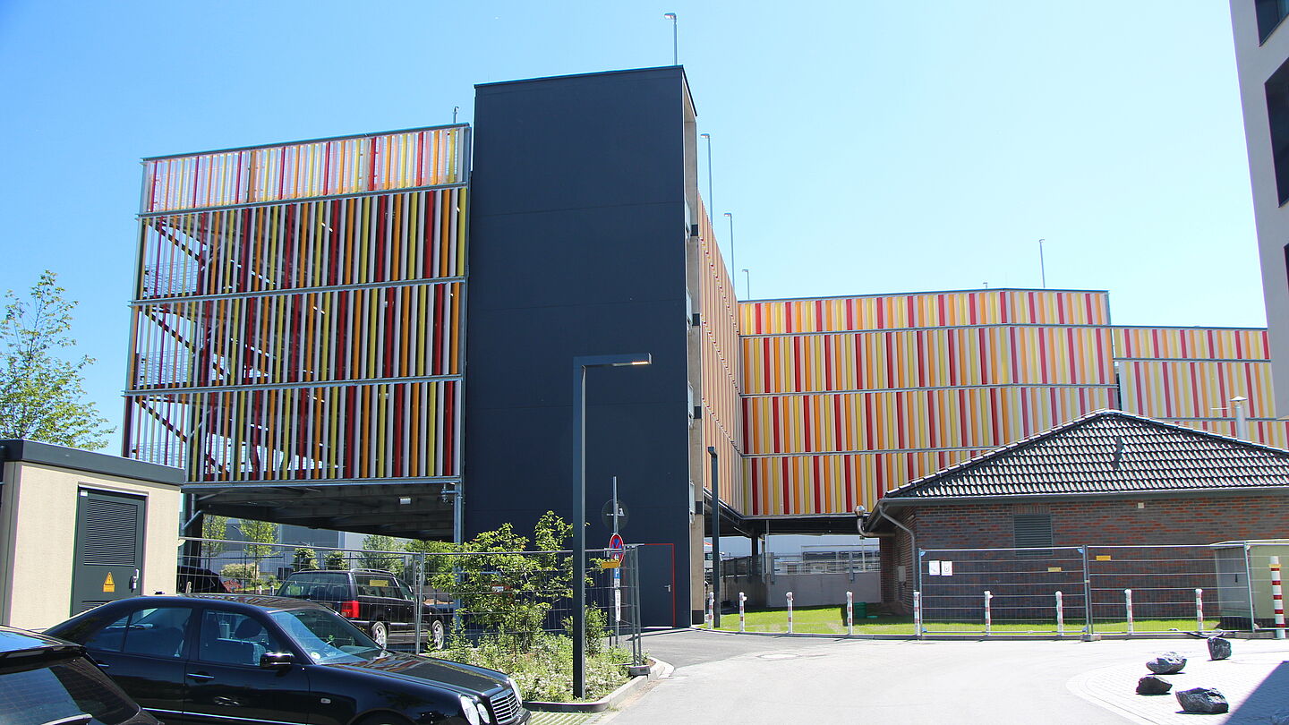 Parkhaus für die DIVAG LO7 Projektentwicklungsgesellschaft in Monheim gebaut von Schreiber Stahlbau Ansicht Seite