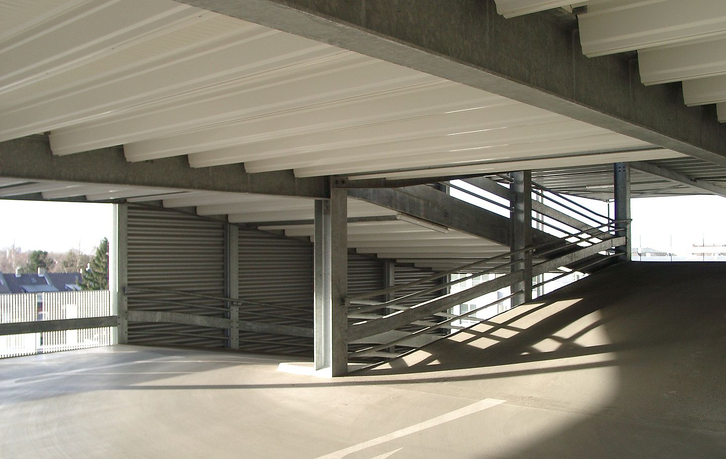 Split Level Rampen in einem Schreiber Stahlbau Parkhaus 