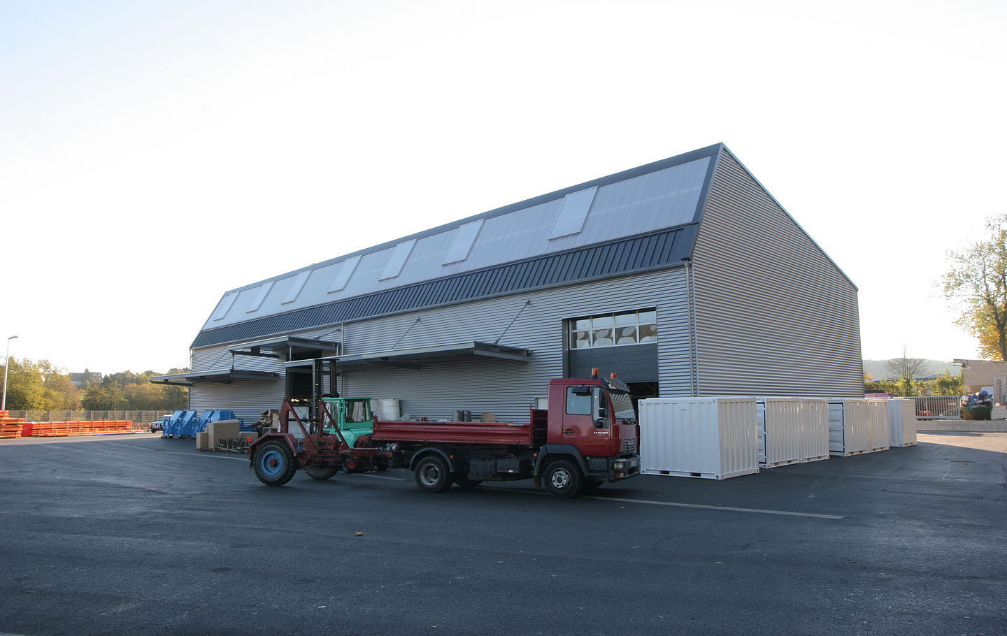 Sheddachhalle mit Büro in Wipperfürth von Schreiber Stahlbau