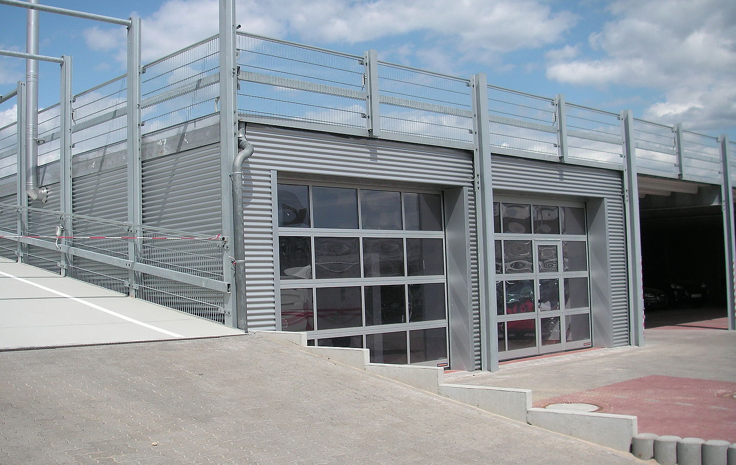 Parkdeck in feuerverzinkter Stahlkonstruktion in Lüneburg  erstellt von Schreiber Stahlbau