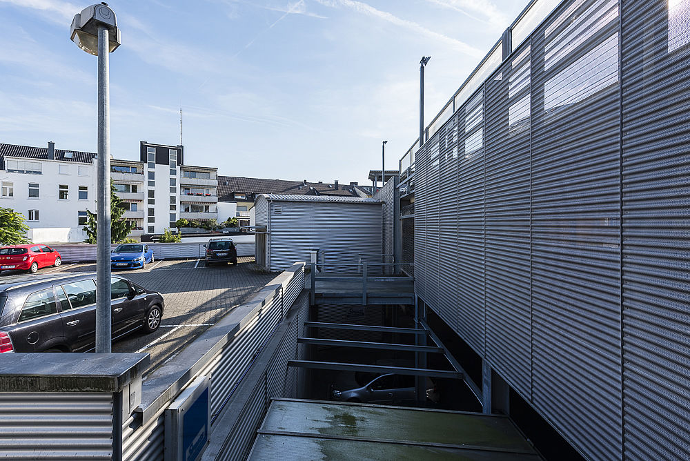 Parkhausfassade eines Systemparkhauses von Schreiber Stahlbau