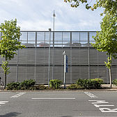 Parkhausfassade an einem Schreiber Stahlbau Parkhausneubau