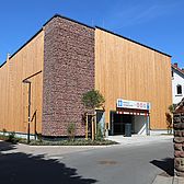 Aussenansicht Einfahrt Parkhaus Stadtwerke Mosbach gebaut von Schreiber Stahlbau