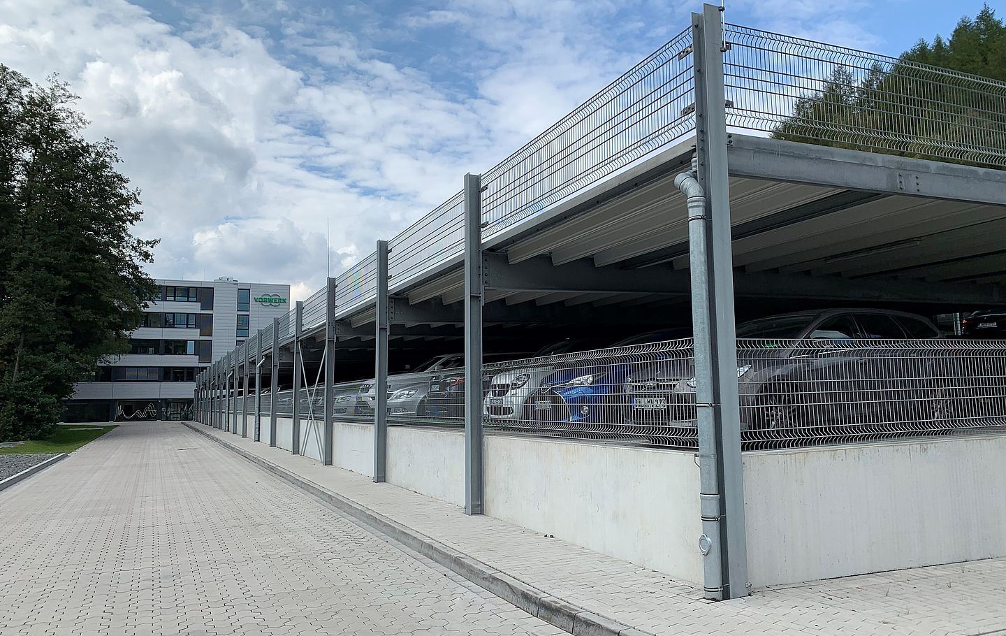 Seitenansicht Parkhaus für Vorwerk in Wuppertal von Schreiber Stahlbau