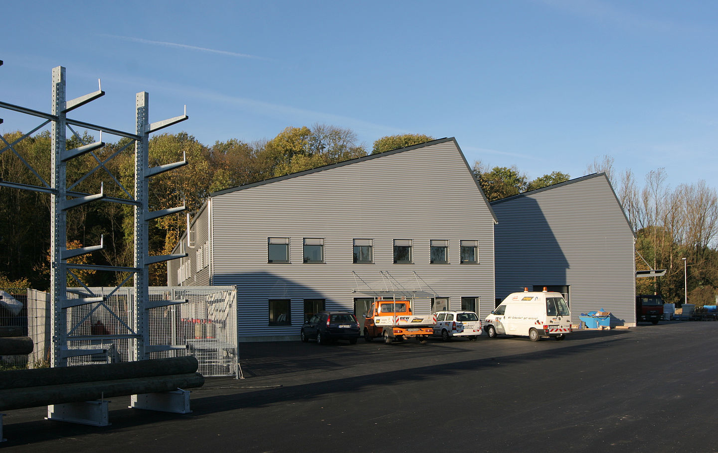 Büroneubau in Systembauweise für die BEW in Wipperfürth von Schreiber Stahlbau
