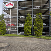 Edelstahlfassade an einem Parkhaus in Köln erstellt von Schreiber Stahlbau