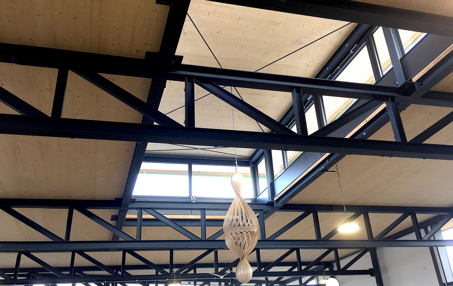 Hallentragwerk in Stahl von Schreiber Stahlbau für den Hallenbau Holz Fiene in Kamen