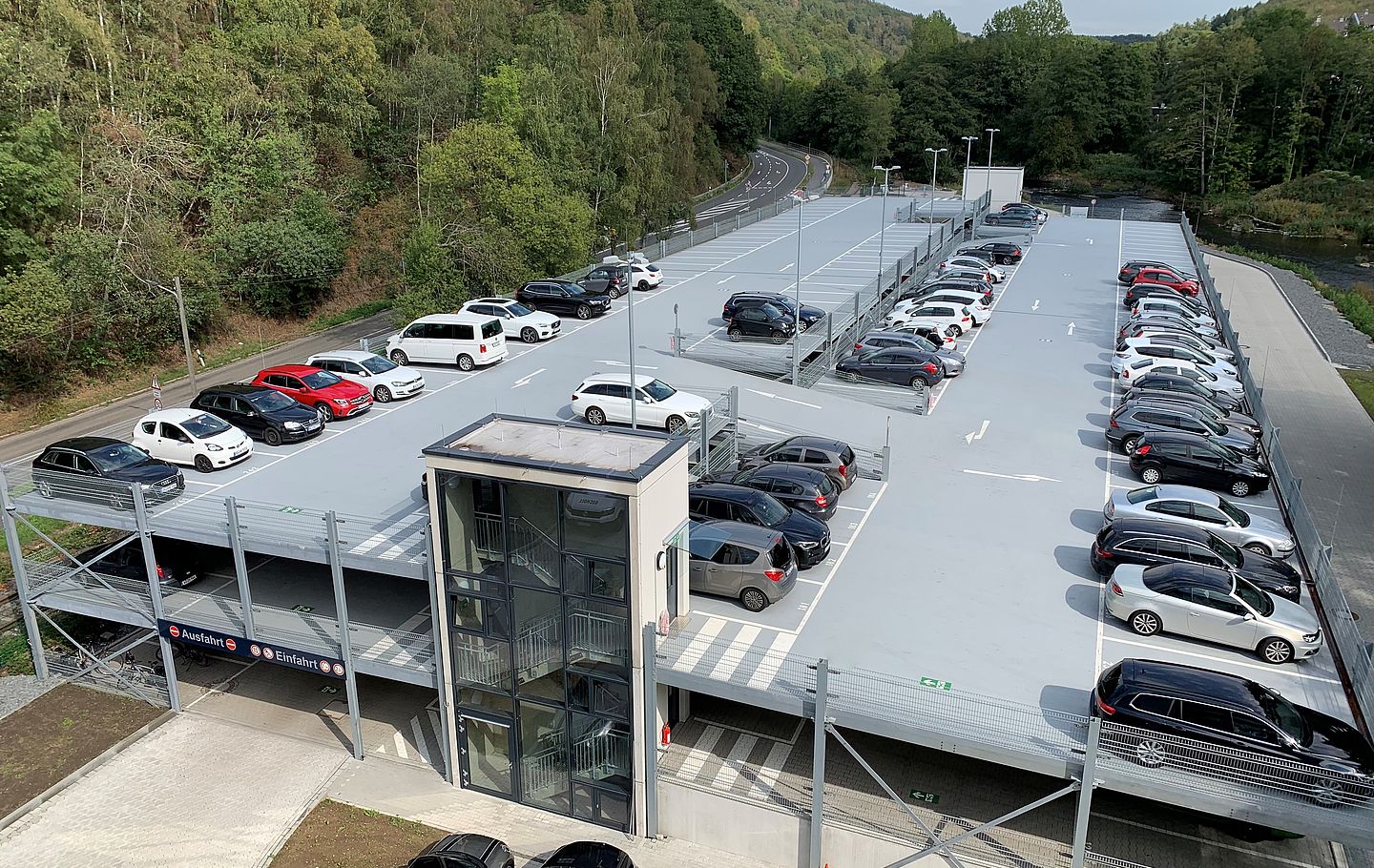 Systemparkhaus für Vorwerk in Wuppertal von Schreiber Stahlbau