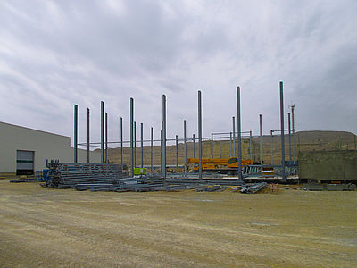 Montage einer Stahlkonstruktion einer Schreiber Stahlbau Halle