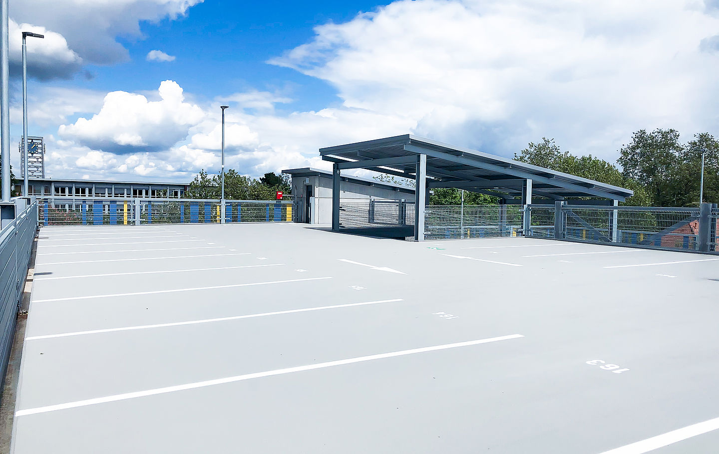 DRV Speyer Mitarbeiter Parkhaus von Schreiber Stahlbau - obere Parkebene