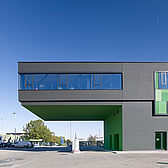 Individuell geplante Gewerbehalle mit Büro von Schreiber Stahlbau in Bochum
