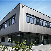 Produktionshalle mit Büro der Firma Becon in Gummersbach von Schreiber Stahlbau