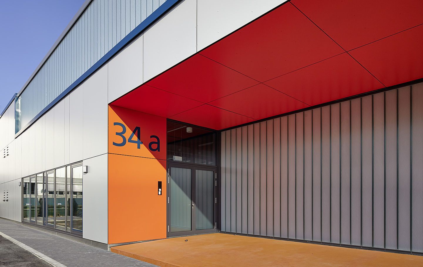 Eternit Fassade am Hallenbau der Firma Schreiber Stahlbau für EDE in Wuppertal