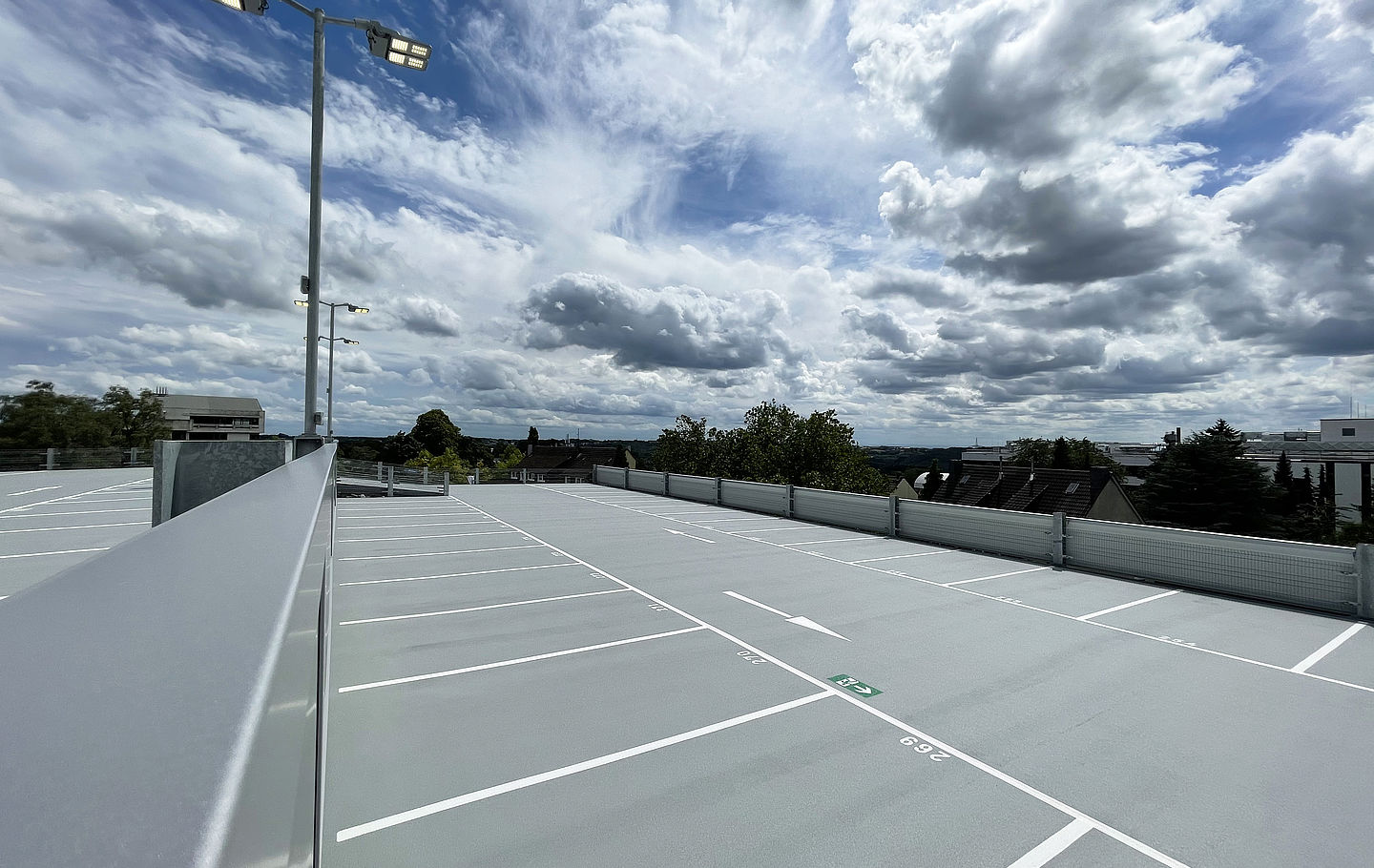 Parkhaus Vaillant in Remscheid gebaut von Schreiber Stahlbau - Parkdeck