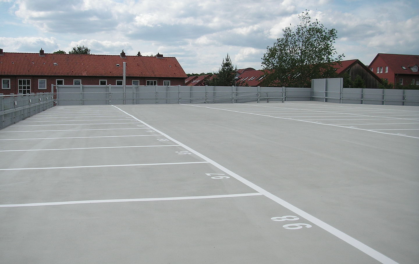 Beschichtung und Markierung eines Schreiber Stahlbau Parkdecks in Lüneburg