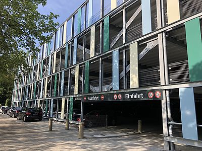 Parkhaus für Sankt Elisabeth Hospital in Guetersloh von Schreiber Stahlbau Front