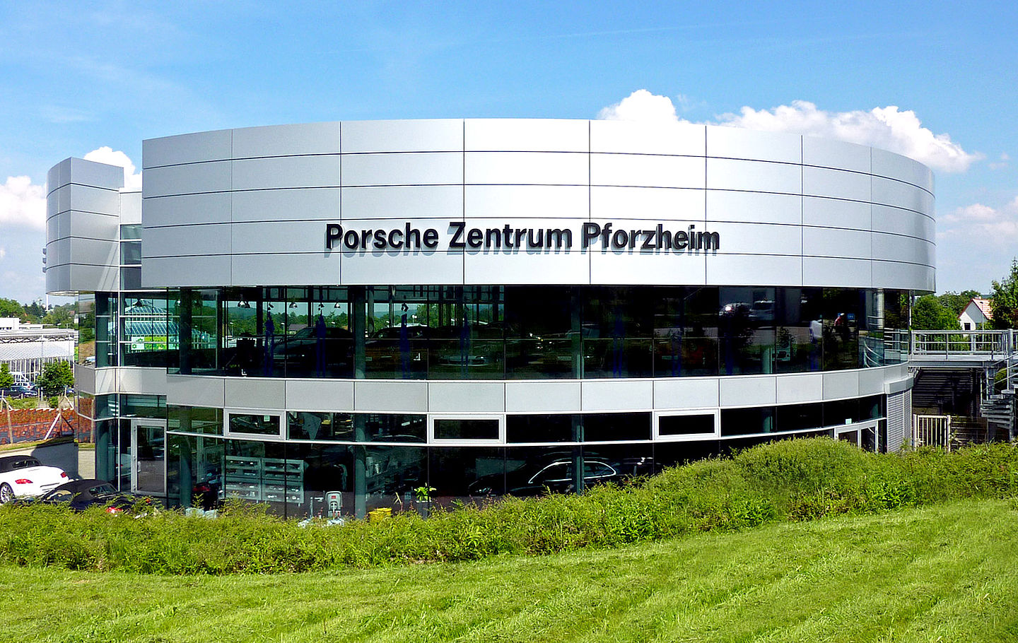 Porsche Zentrum Autohaus mit Werkstatt in Pforzheim von Schreiber Stahlbau