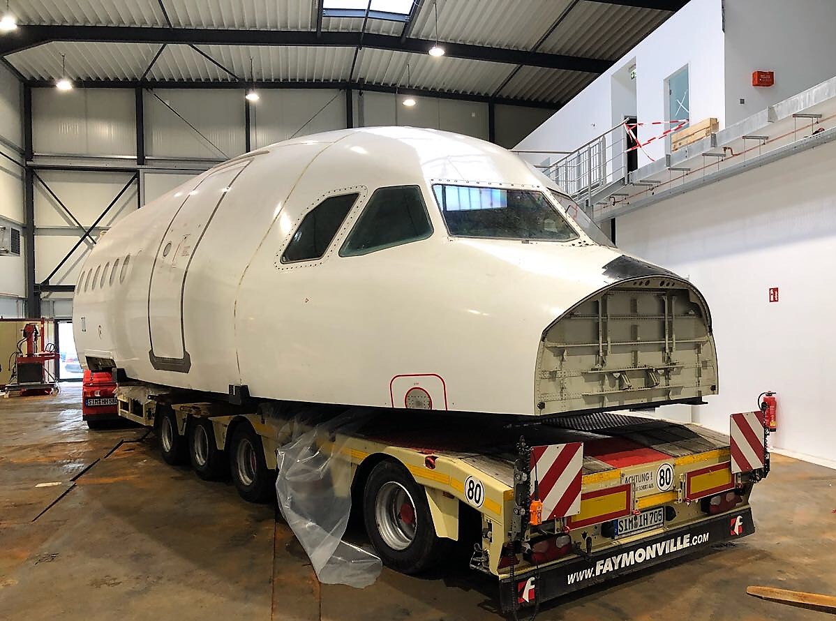 AIRBUS A320 in der neuen Flugsimulator Halle in Essen von Schreiber Stahlbau